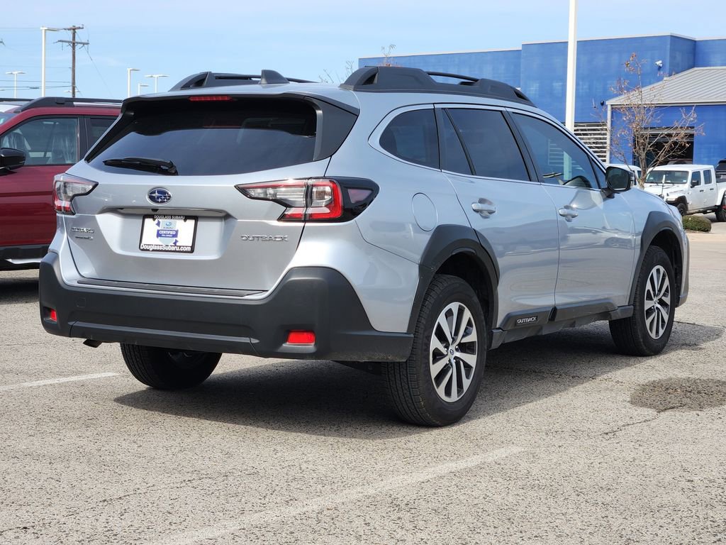 Used 2025 Subaru Outback Premium image 3