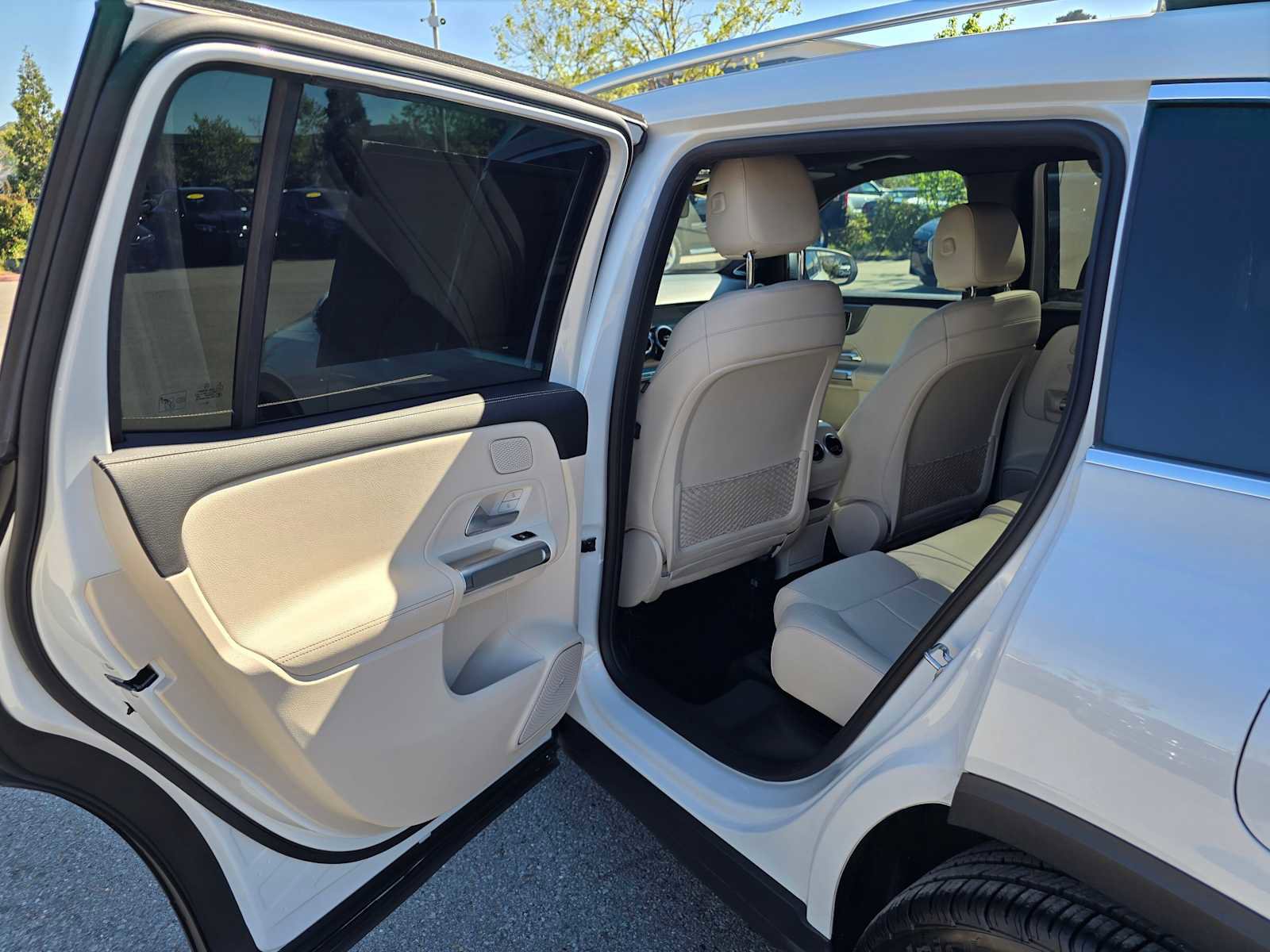 Used 2021 Mercedes-Benz GLB 250 4MATIC image 17