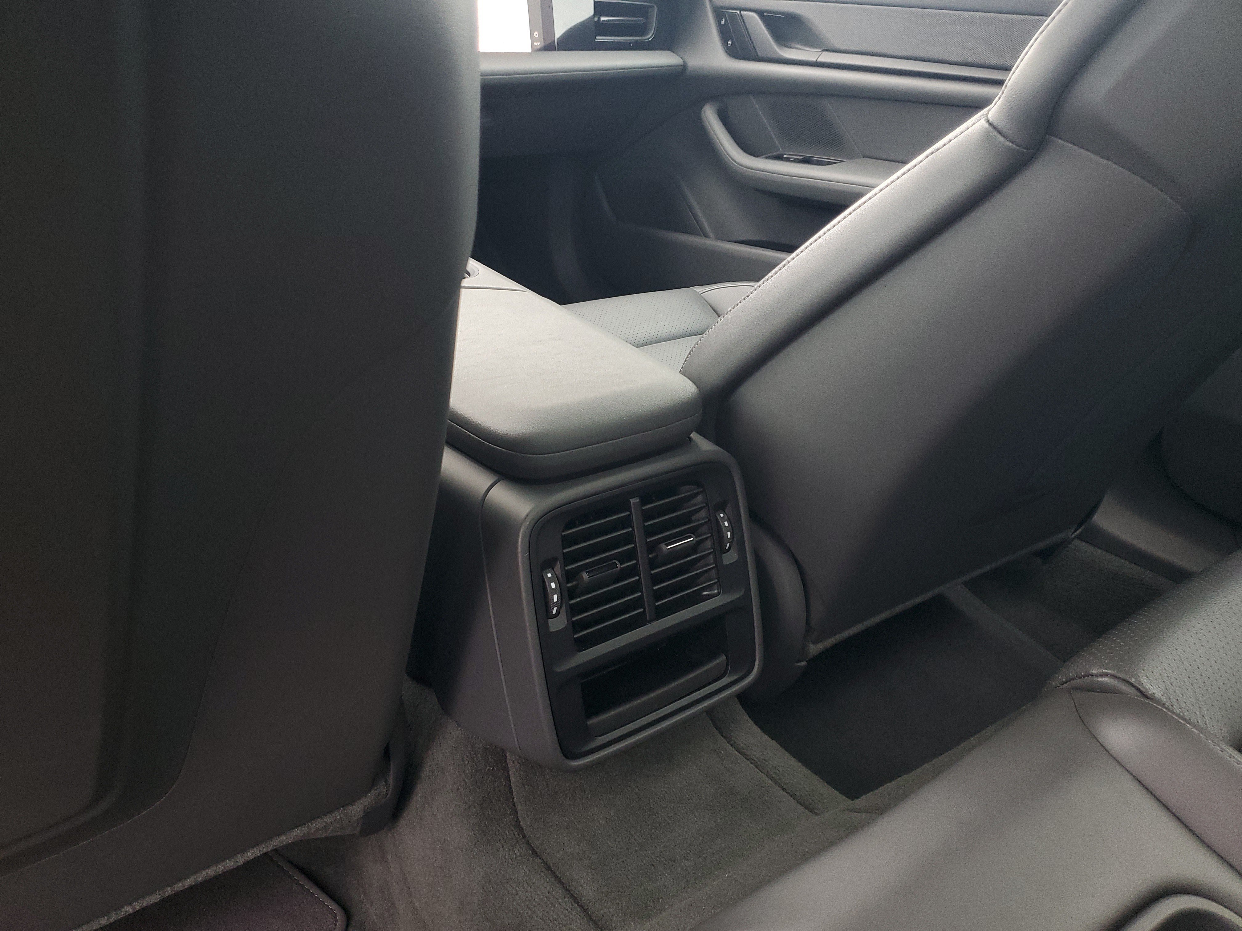 Used 2022 Porsche Taycan RWD image 13