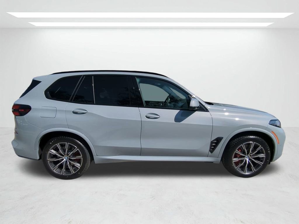 New 2026 BMW X5 xDrive40i w/ M Sport Package image 3