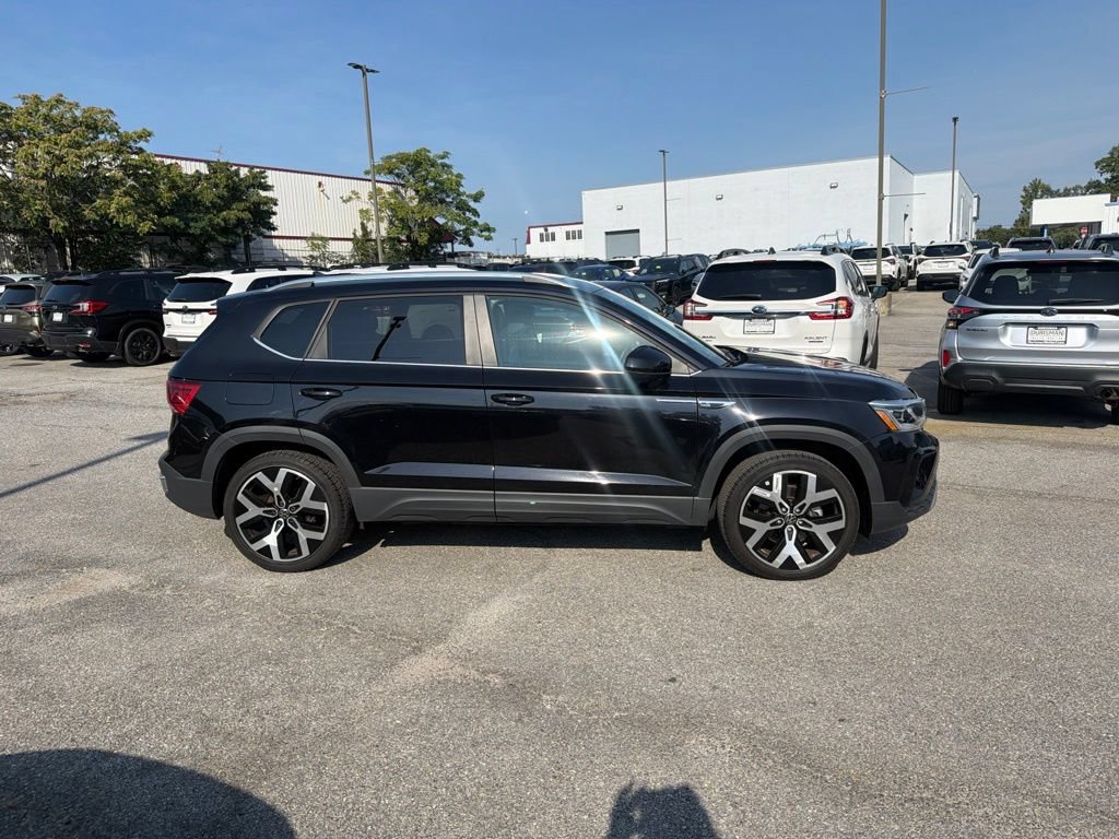 Used 2023 Volkswagen Taos SEL AWD/4WD image 2