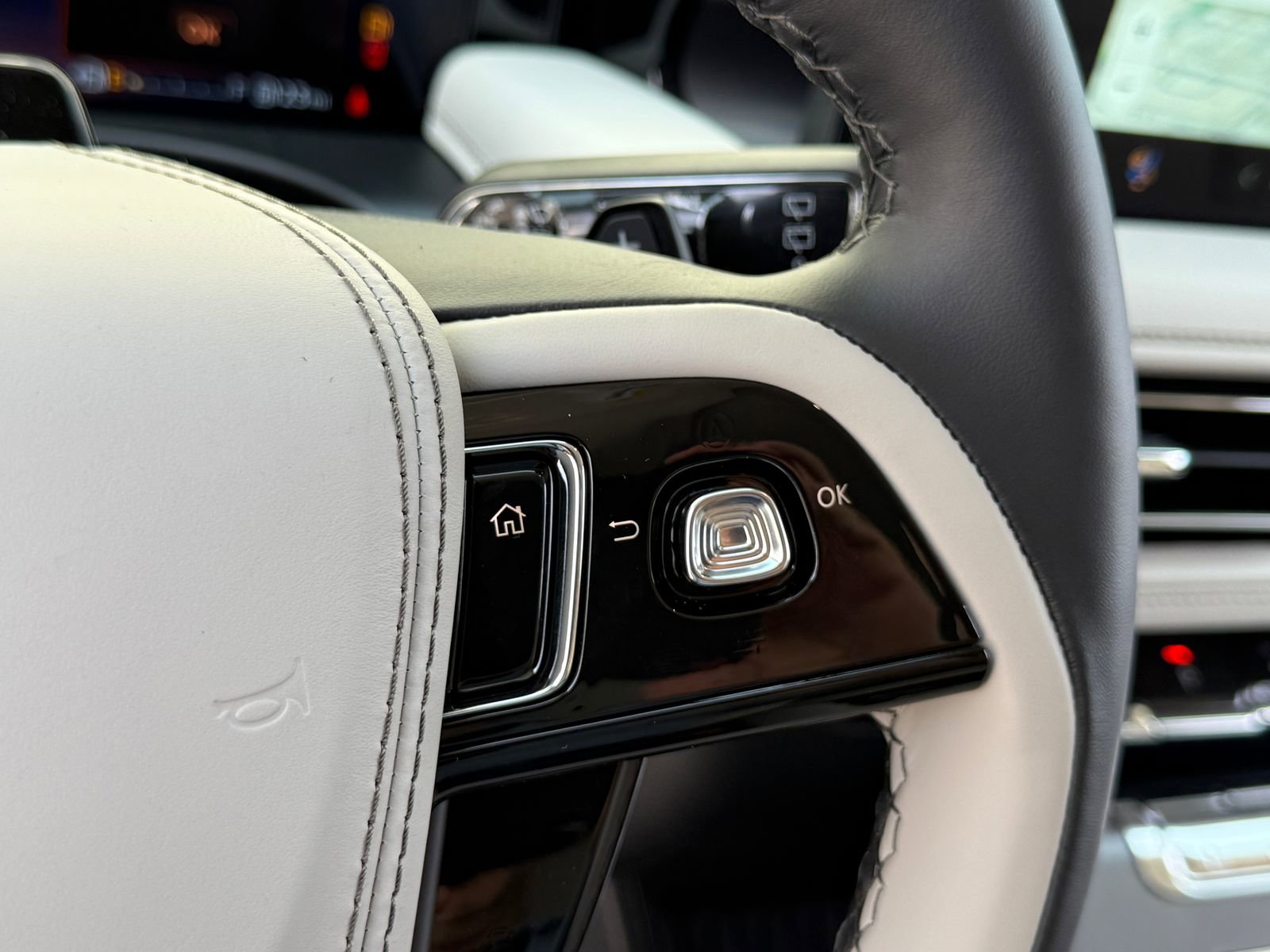 New 2026 Lincoln Aviator AWD image 39