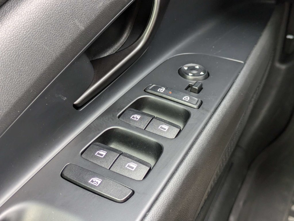 Used 2025 Hyundai Elantra SEL FWD image 21