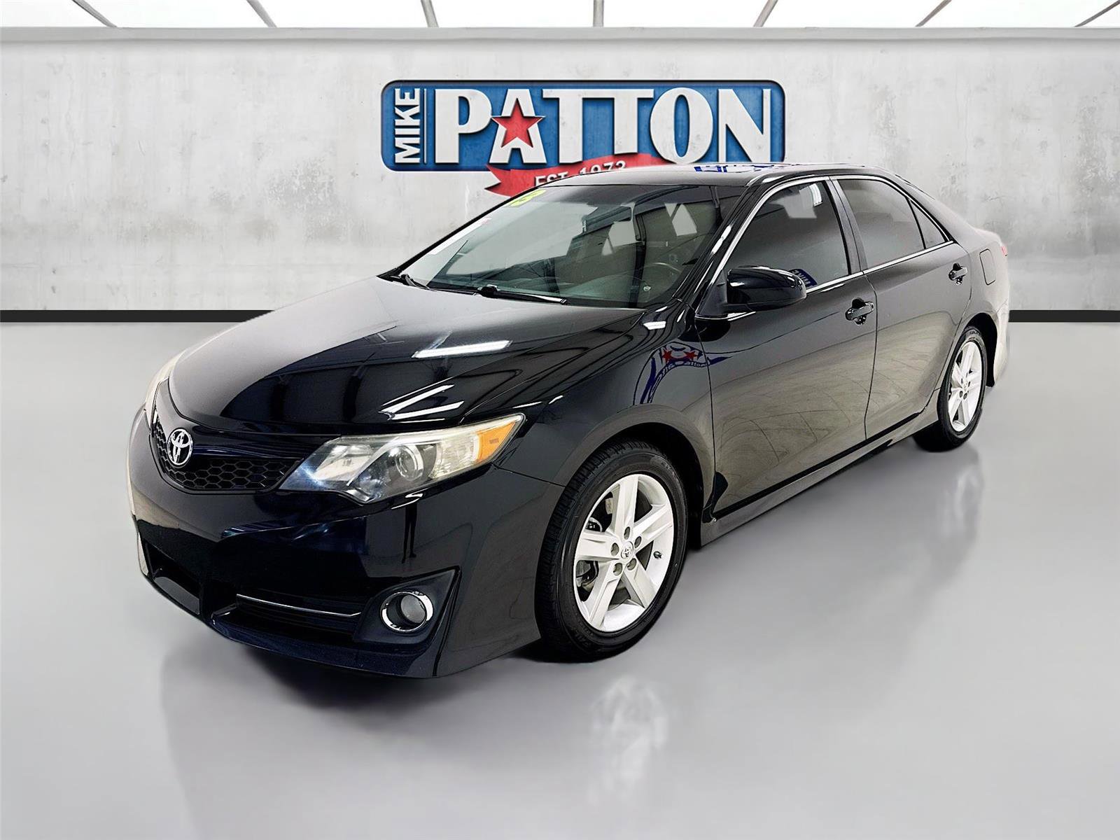 Used 2013 Toyota Camry SE FWD image 3