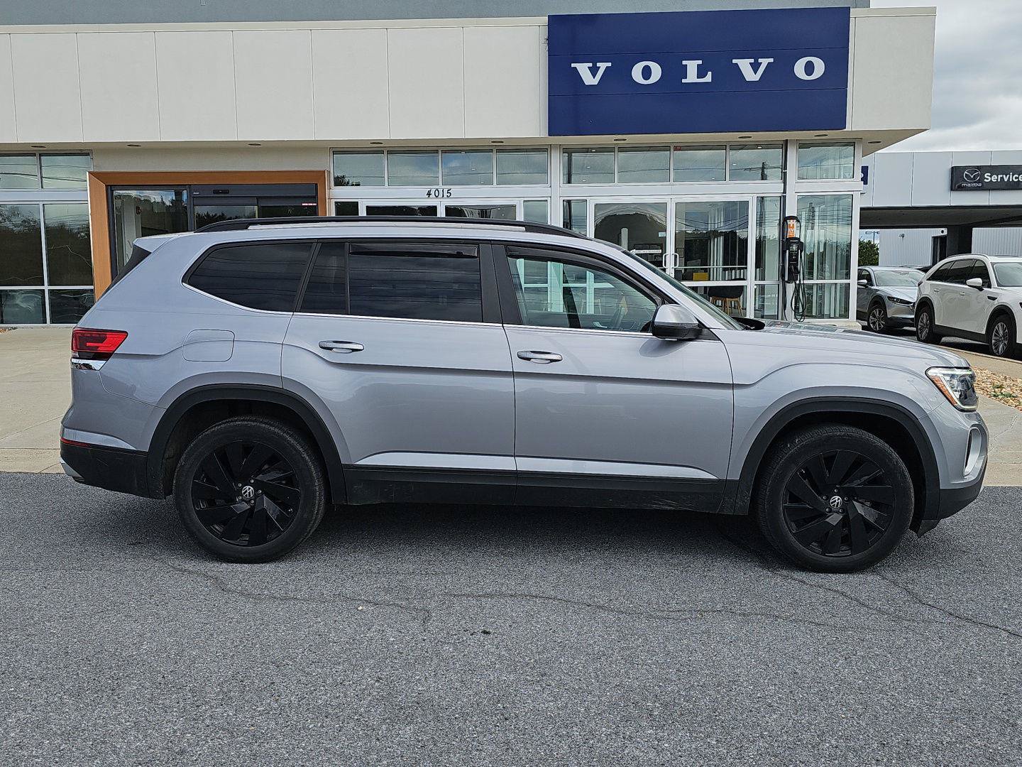 Used 2024 Volkswagen Atlas SE AWD/4WD image 33