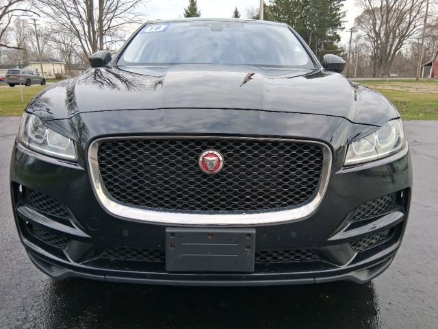Used 2019 Jaguar F-PACE image 2