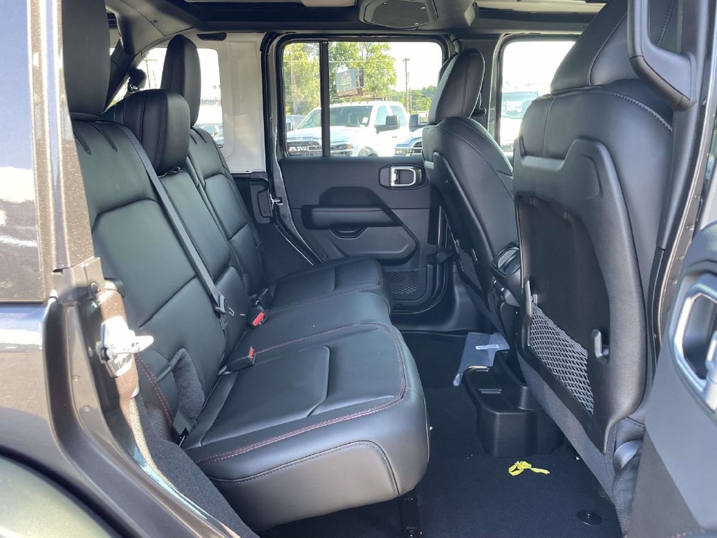 New 2027 Jeep Wrangler Unlimited Rubicon AWD/4WD image 18
