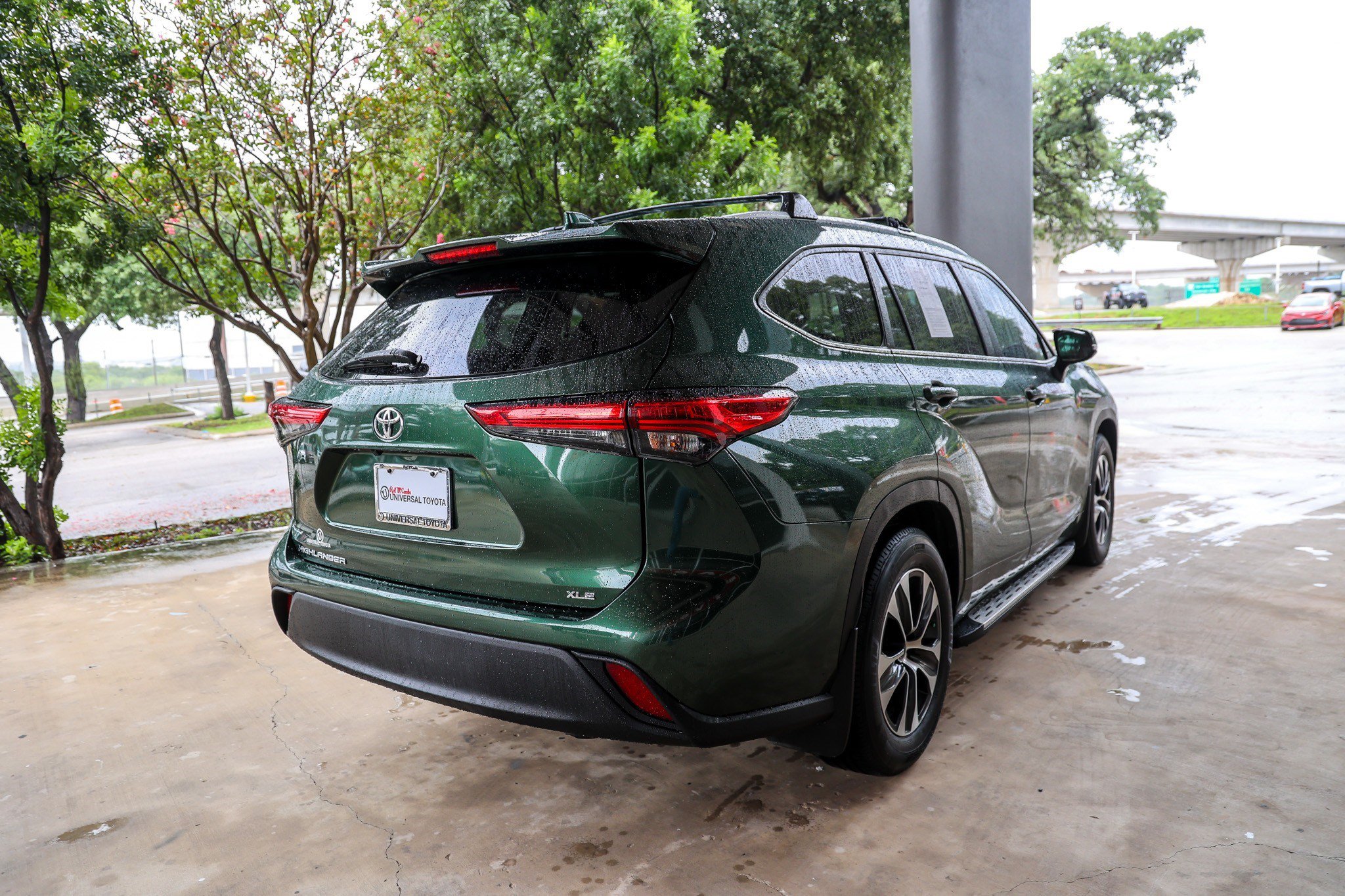 Used 2023 Toyota Highlander XLE FWD image 7