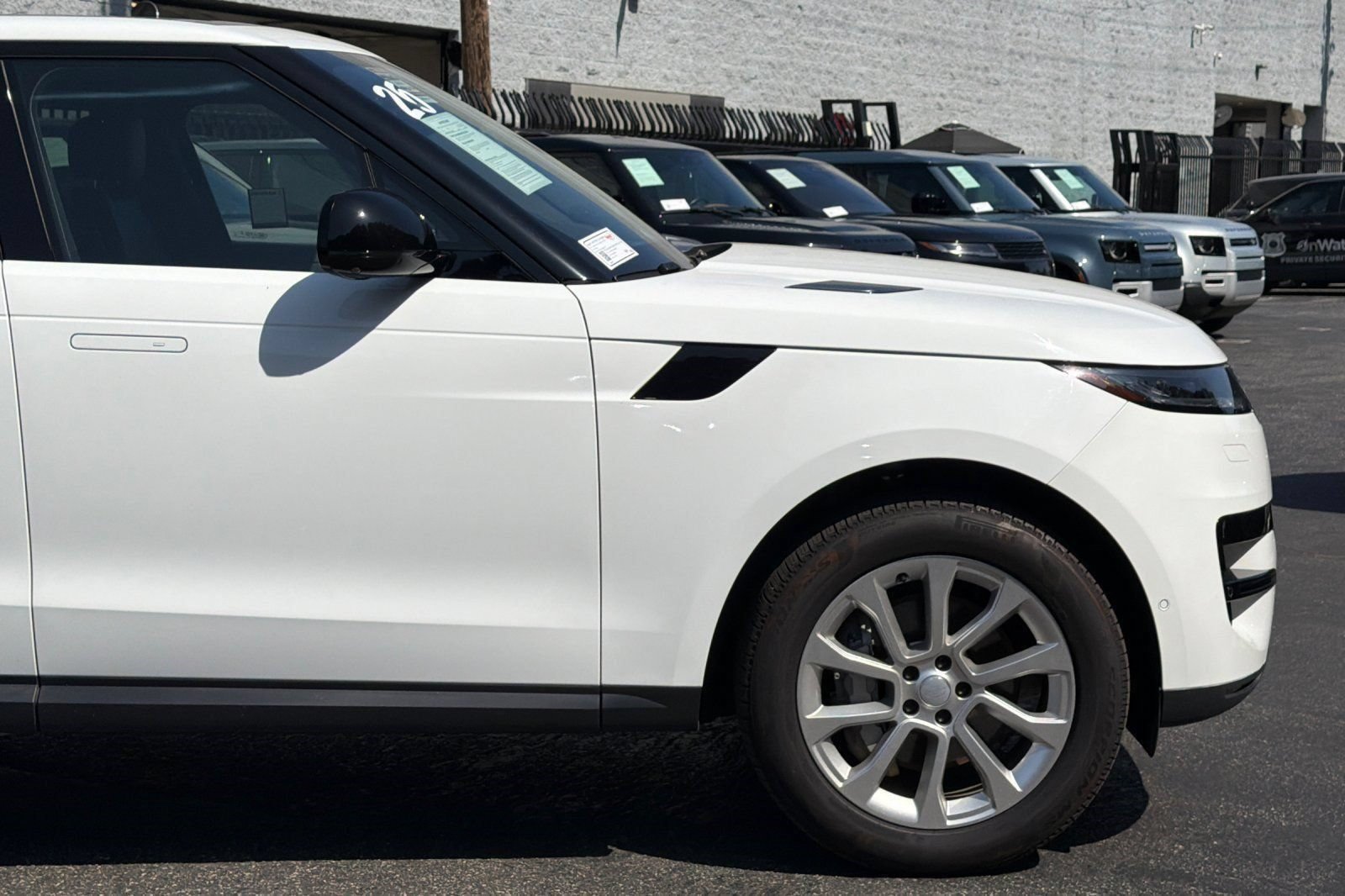 Used 2025 Land Rover Range Rover Sport SE AWD/4WD image 37