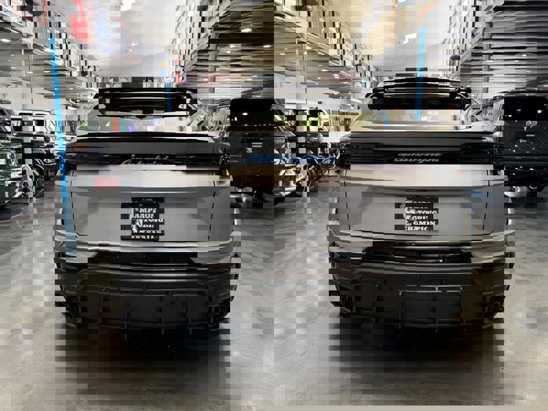 Used 2024 Lamborghini Urus Performante AWD/4WD image 8