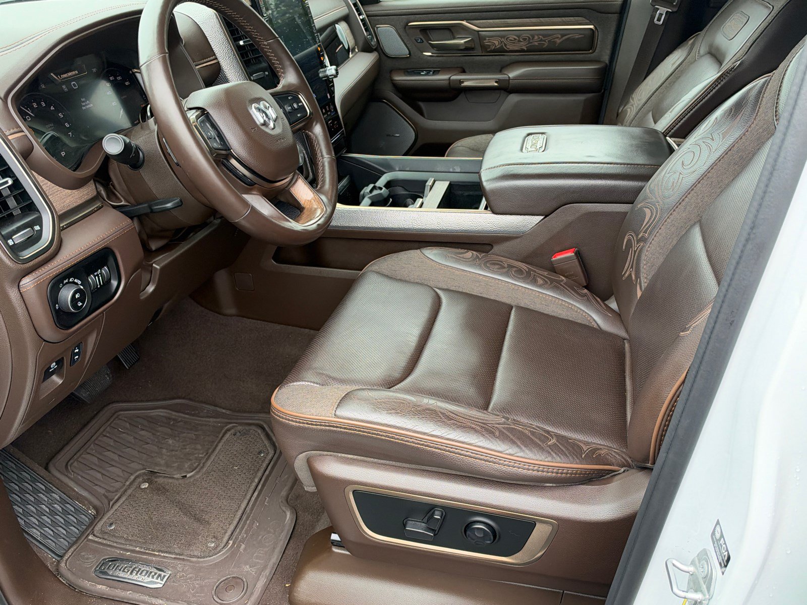 Used 2025 RAM 1500 Limited AWD/4WD image 9