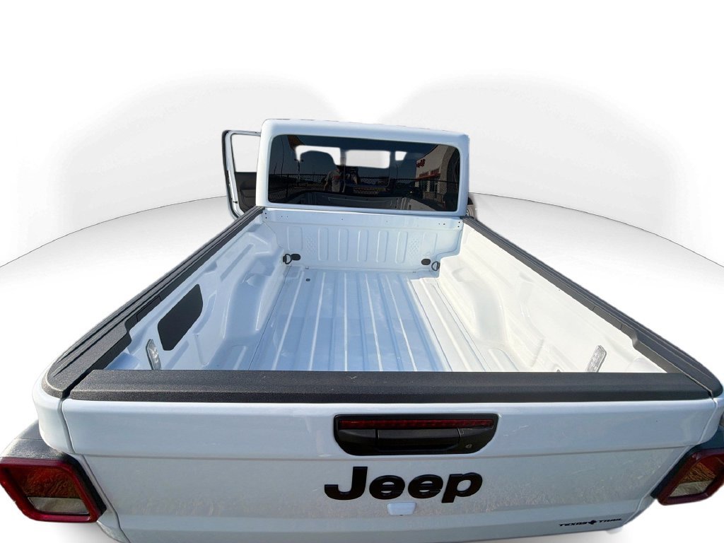 Used 2025 Jeep Gladiator Mojave AWD/4WD image 17