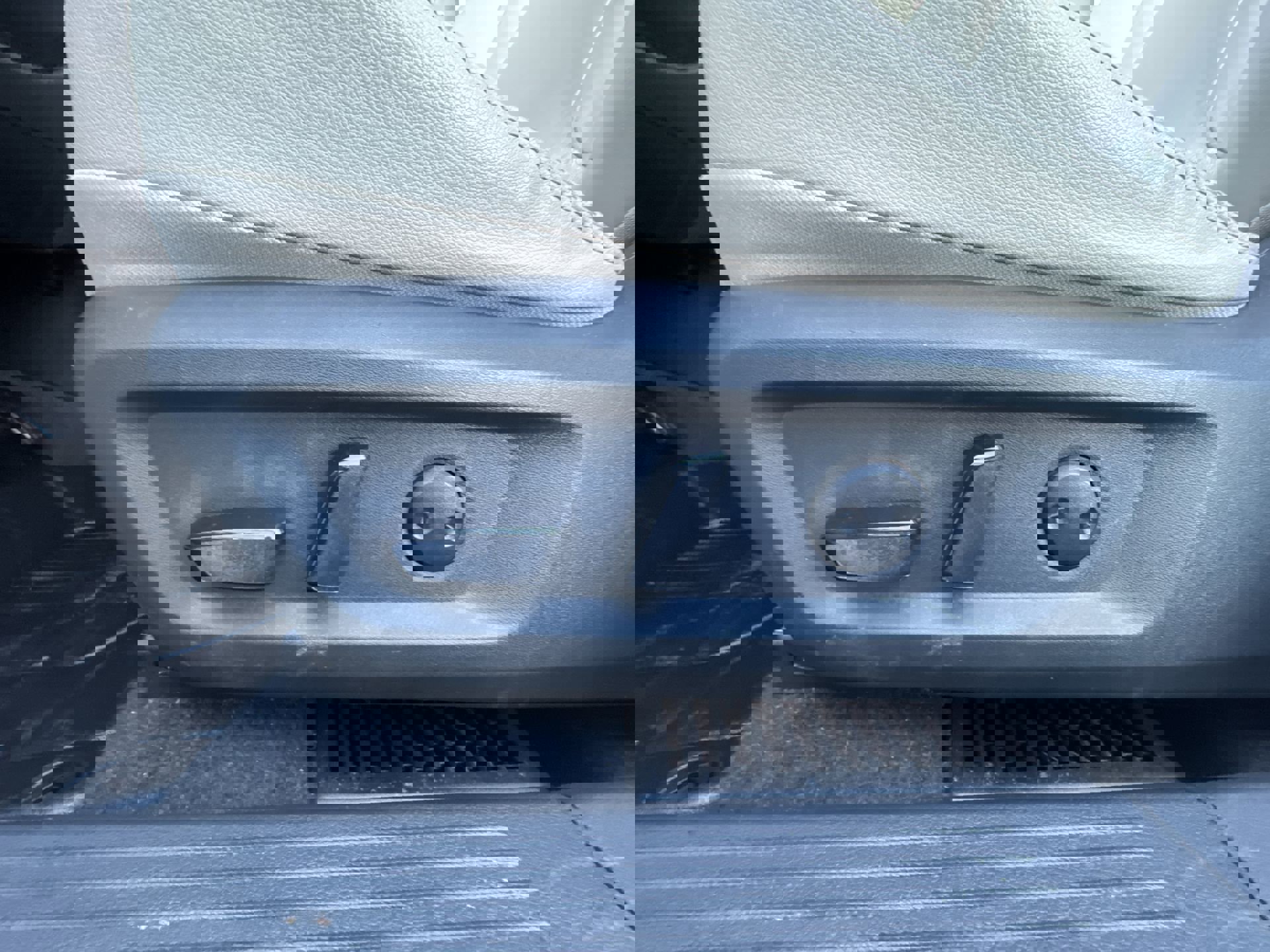 Used 2023 Nissan Rogue SL w/ SL Premium Package image 12