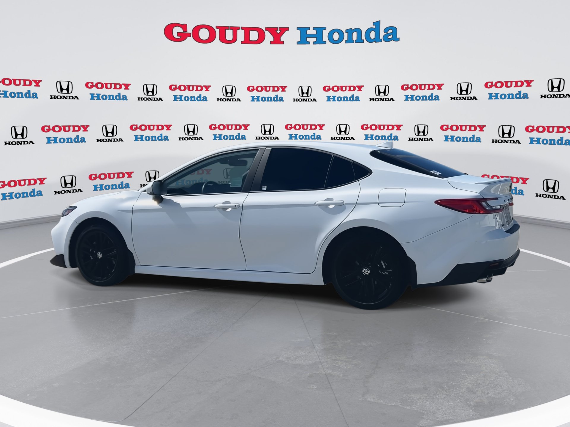 Used 2025 Toyota Camry SE w/ Multimedia Upgrade Package FWD image 6