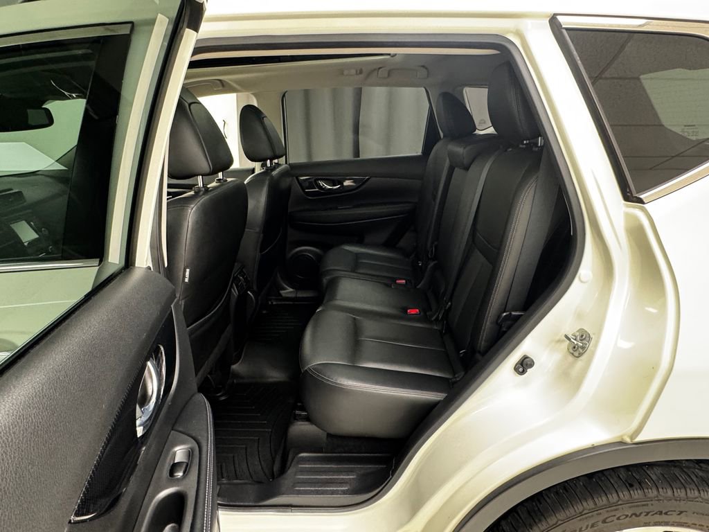 Used 2018 Nissan Rogue SL w/ Premium Package image 12