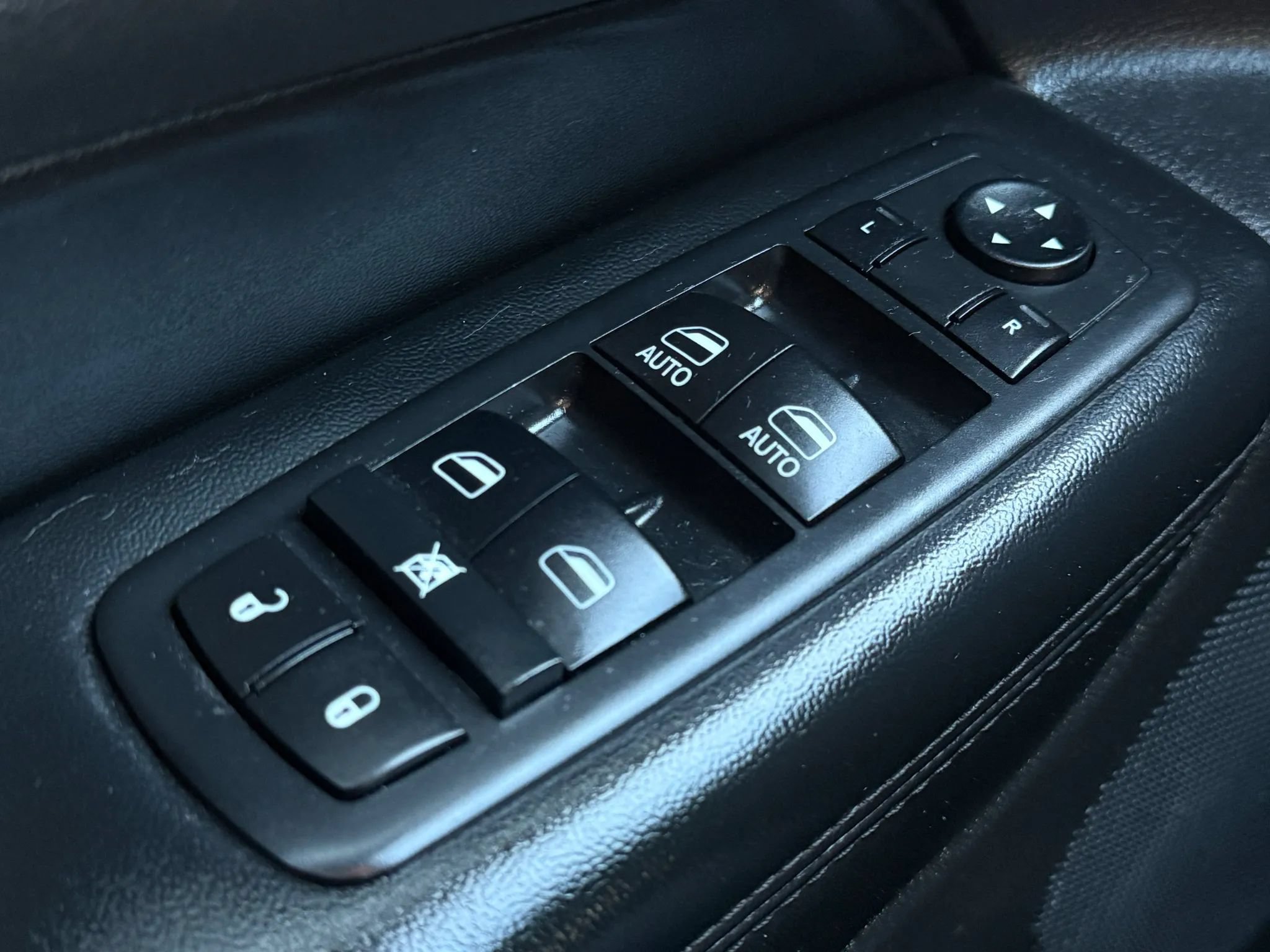 Used 2017 Jeep Grand Cherokee Laredo w/ Quick Order Package 23E AWD/4WD image 23