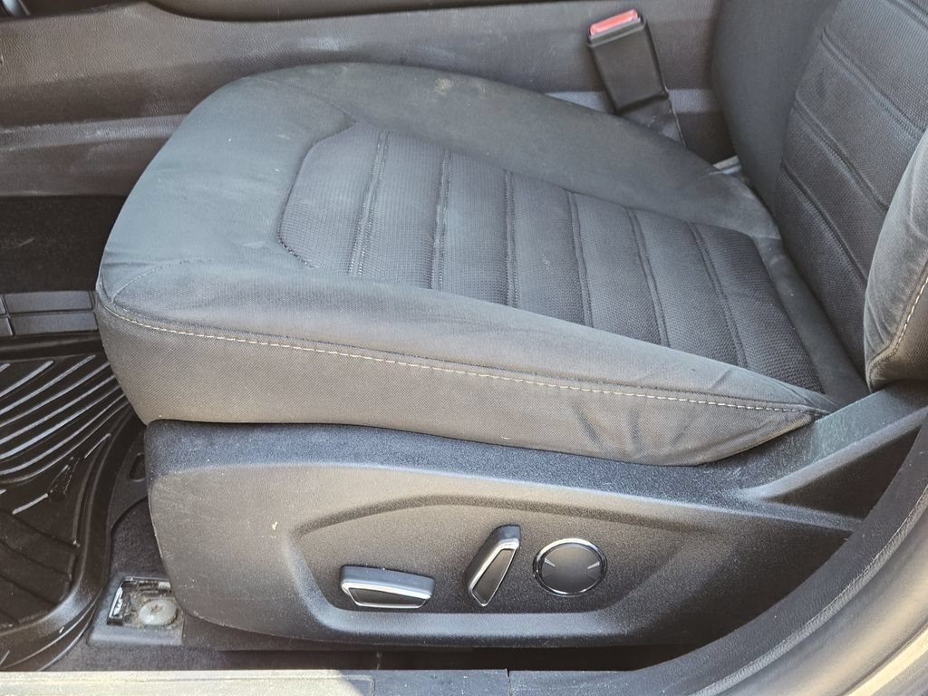 Used 2018 Ford Fusion SE w/ Fusion SE Technology Package FWD image 24