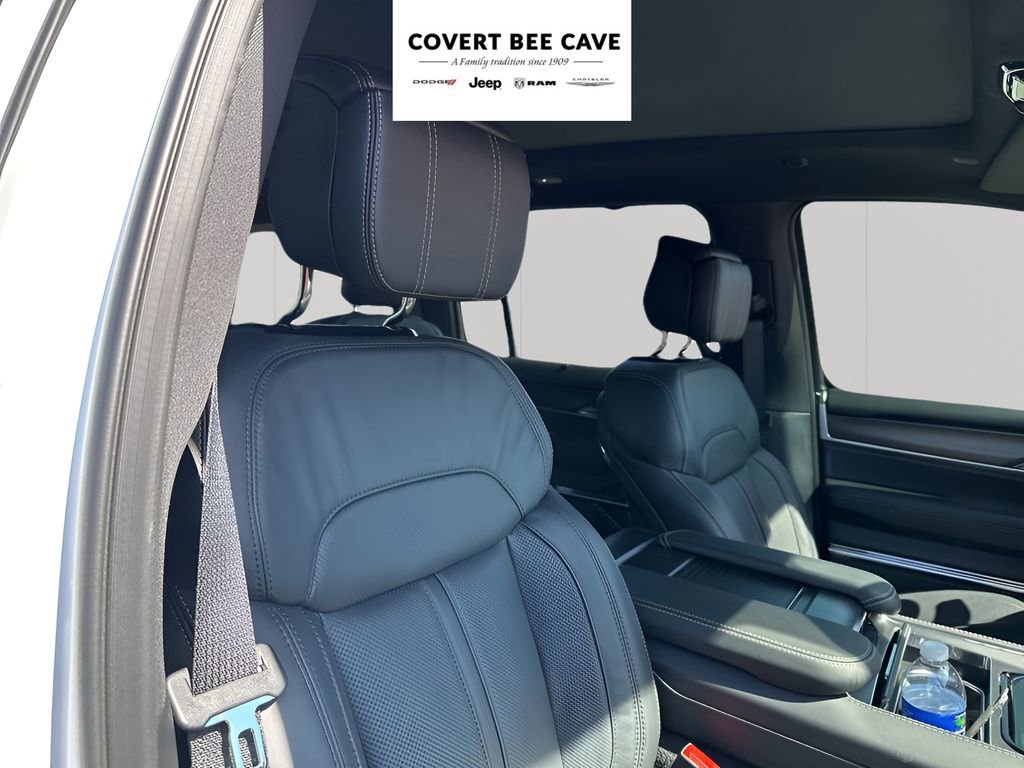 New 2026 Jeep Grand Wagoneer Summit image 17