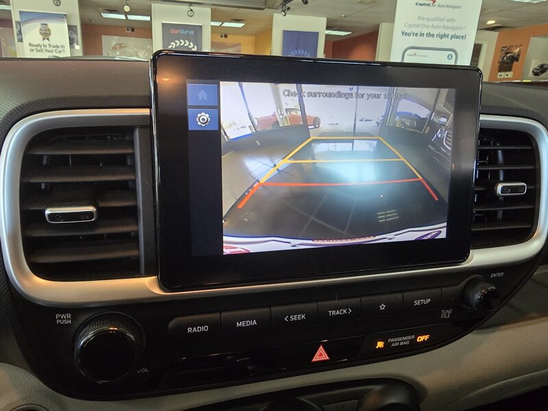 Used 2025 Hyundai Venue SEL FWD image 23