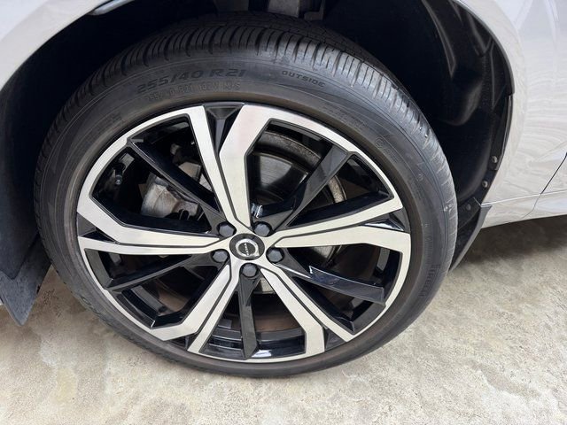 Used 2022 Volvo XC60 B6 R-Design image 28