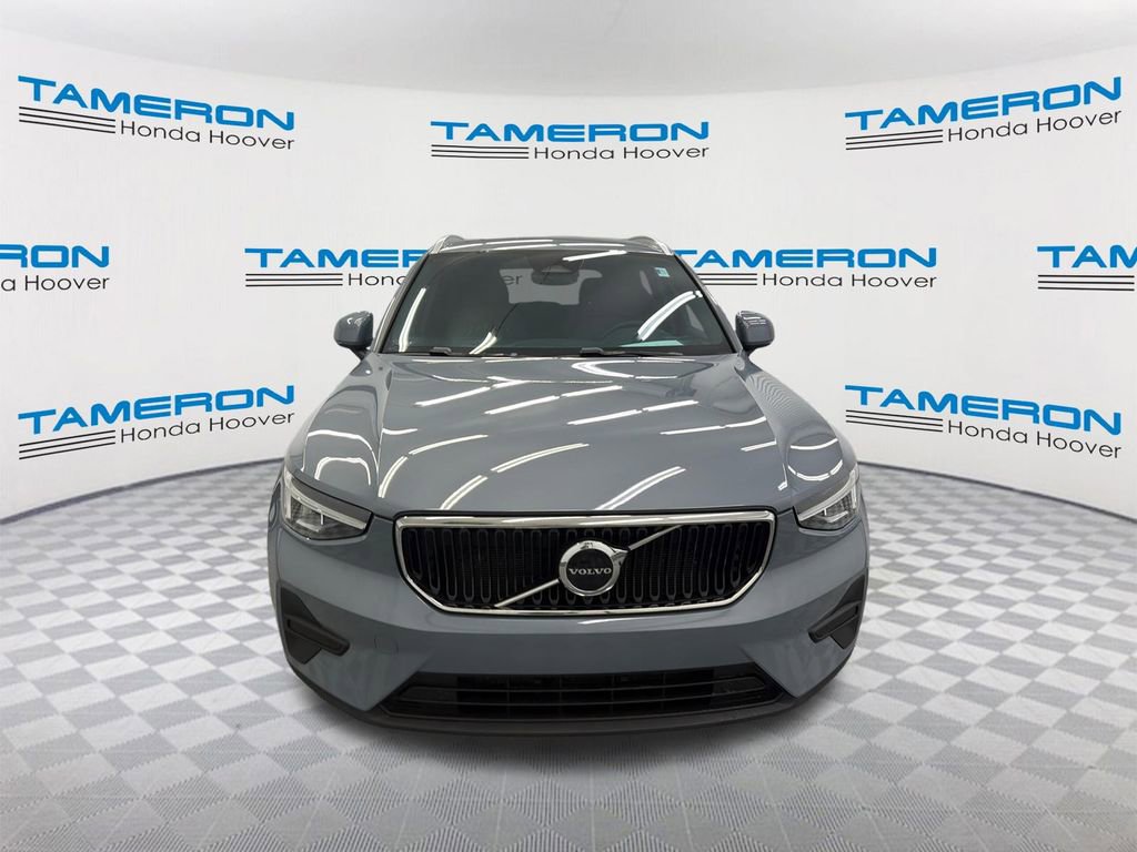 Used 2023 Volvo XC40 B5 Core image 8