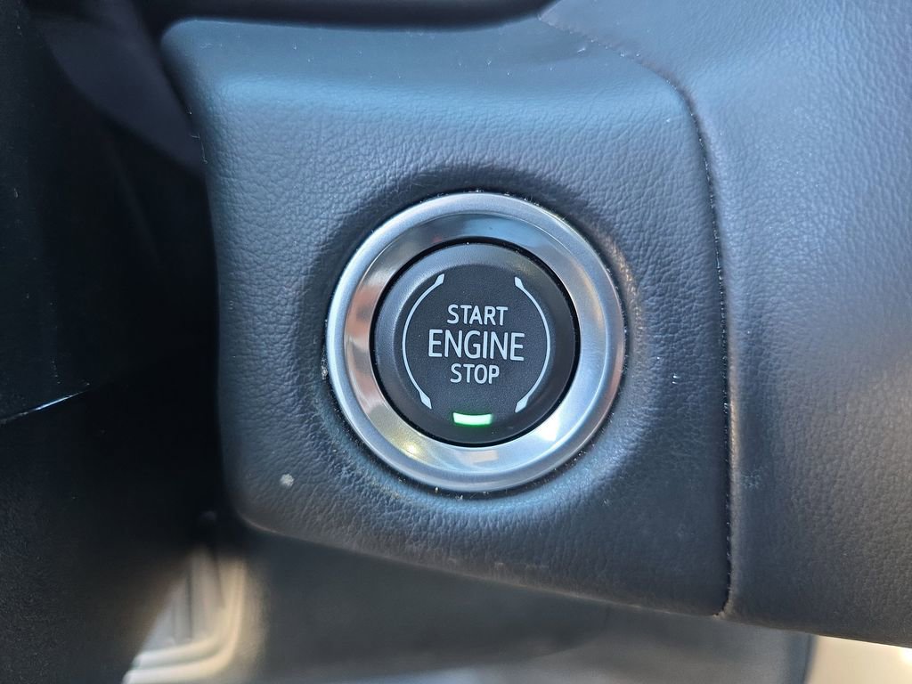 Used 2022 Chevrolet Suburban LT w/ Luxury Package RWD image 27