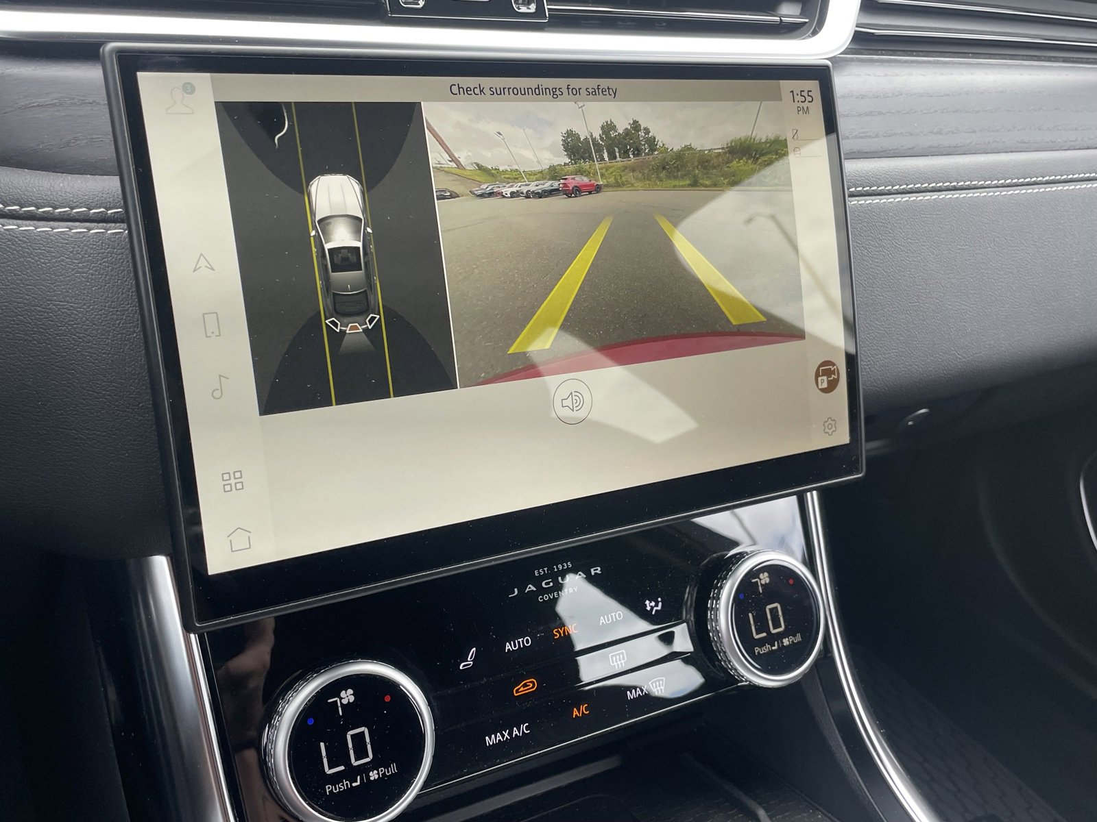 Certified 2024 Jaguar XF R-Dynamic SE image 18