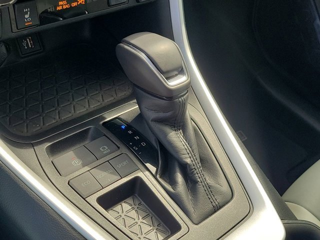 Used 2023 Toyota RAV4 XLE Premium image 25