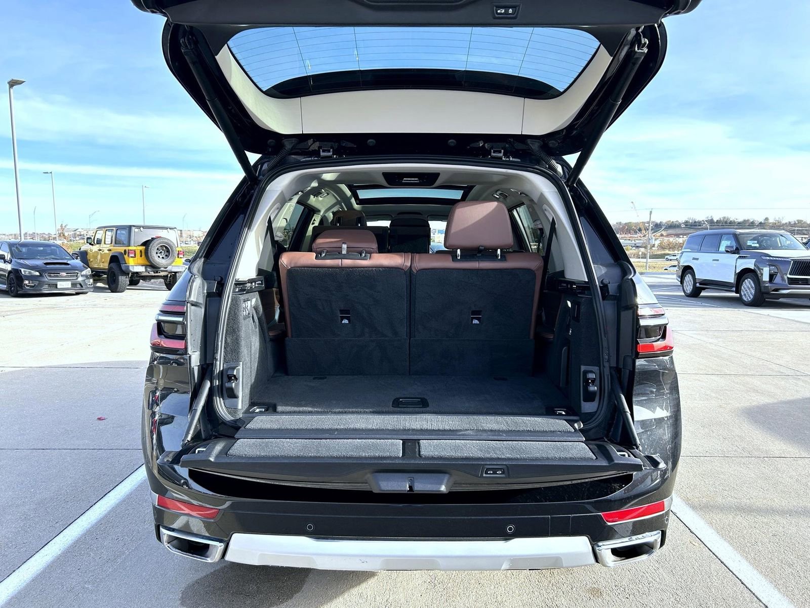 Used 2023 BMW X7 xDrive40i w/ Executive Package image 22