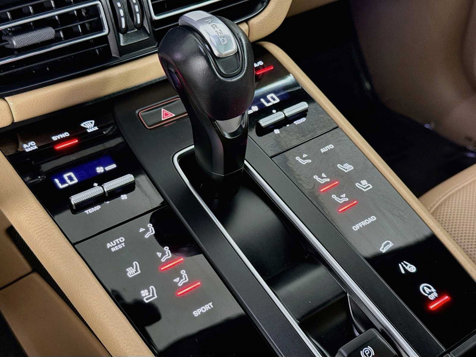 Used 2023 Porsche Macan Turbo AWD/4WD image 17