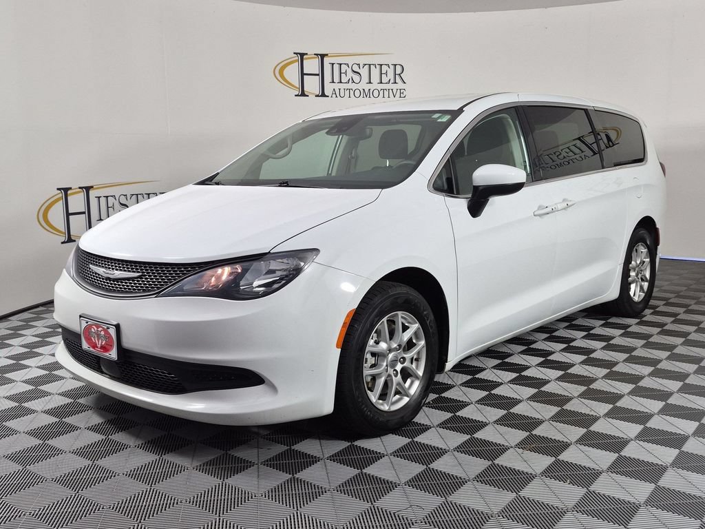 Used 2023 Chrysler Voyager LX FWD image 8