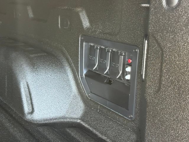 Used 2026 Chevrolet Silverado EV LT AWD/4WD image 6