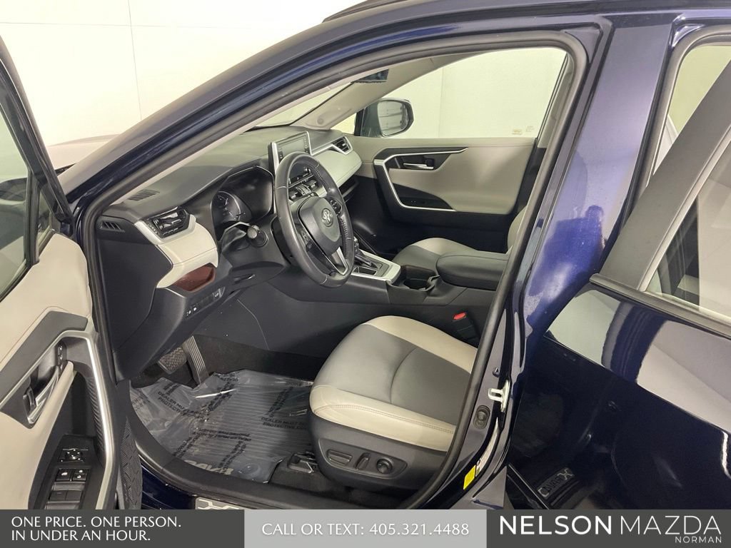 Used 2019 Toyota RAV4 Limited FWD image 12