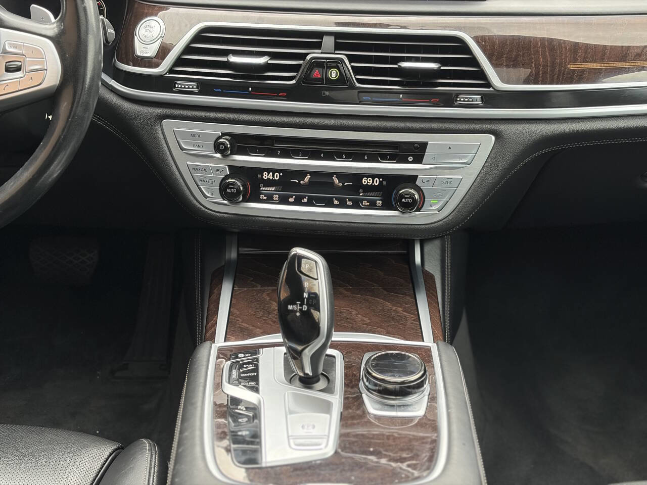 Used 2017 BMW 750i xDrive image 28