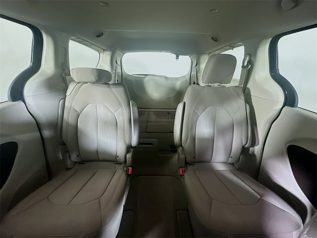 Used 2020 Chrysler Voyager LX image 13
