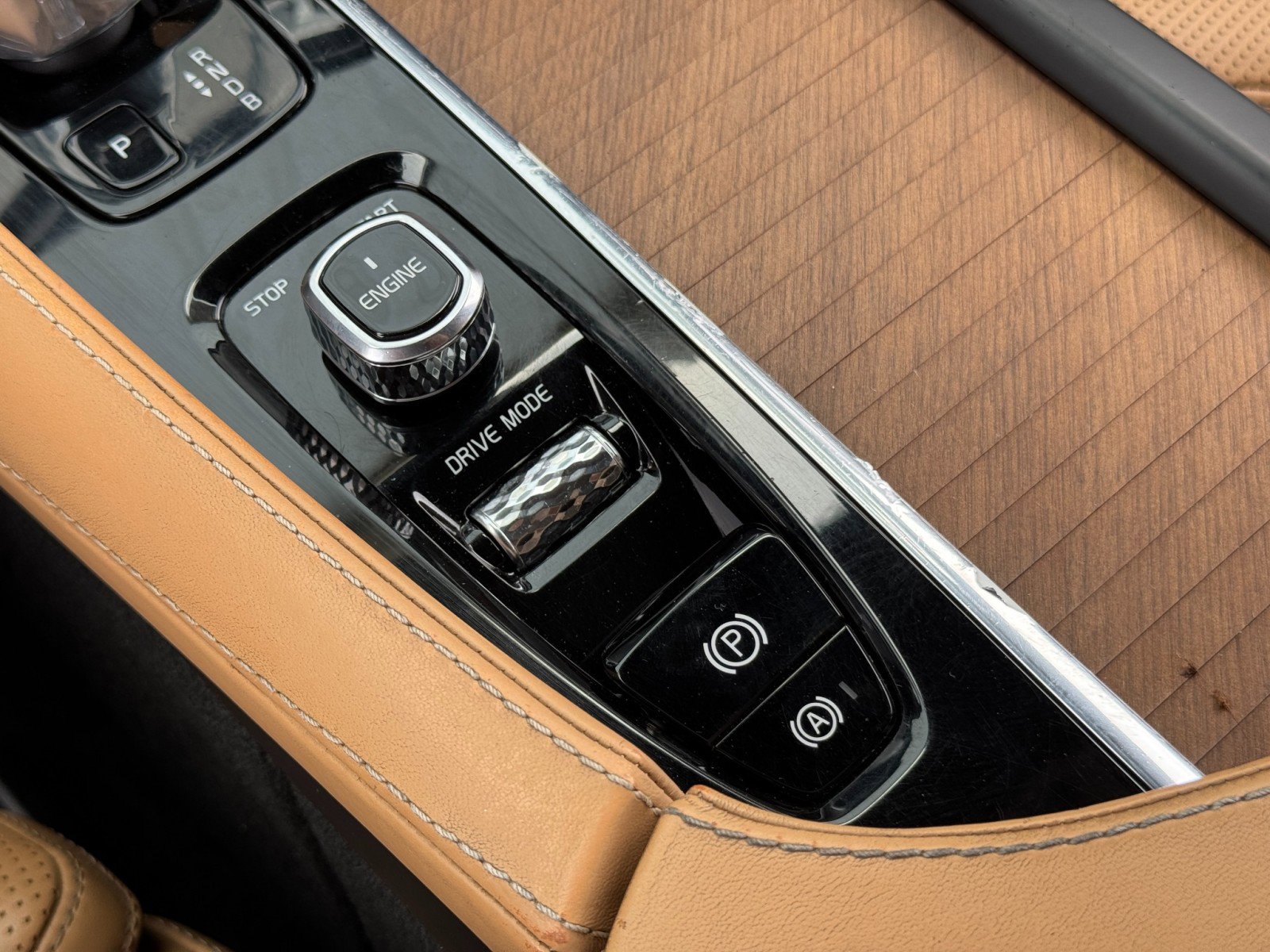 Used 2017 Volvo XC90 T8 Inscription w/ Vision Package image 30