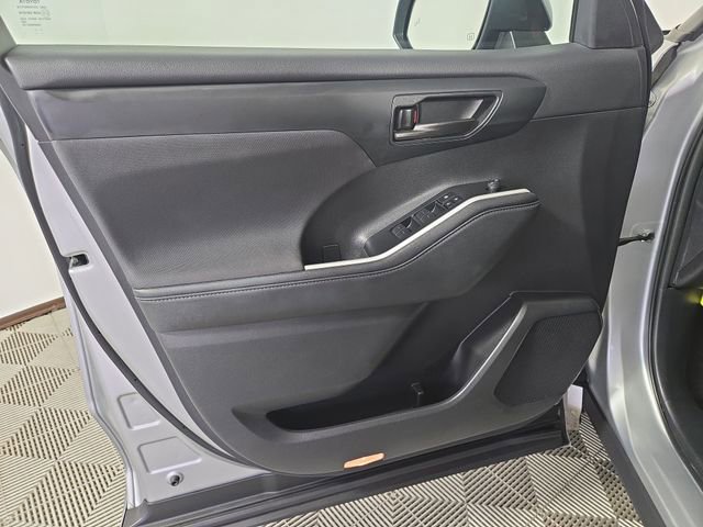 Used 2024 Toyota Highlander LE image 11