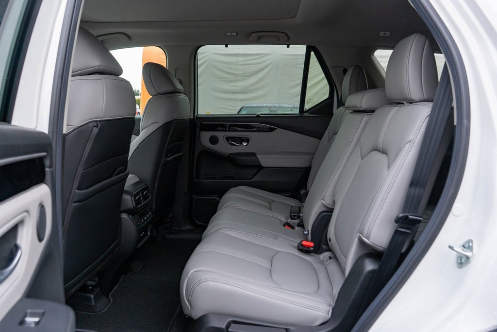 New 2025 Honda Pilot Touring image 11
