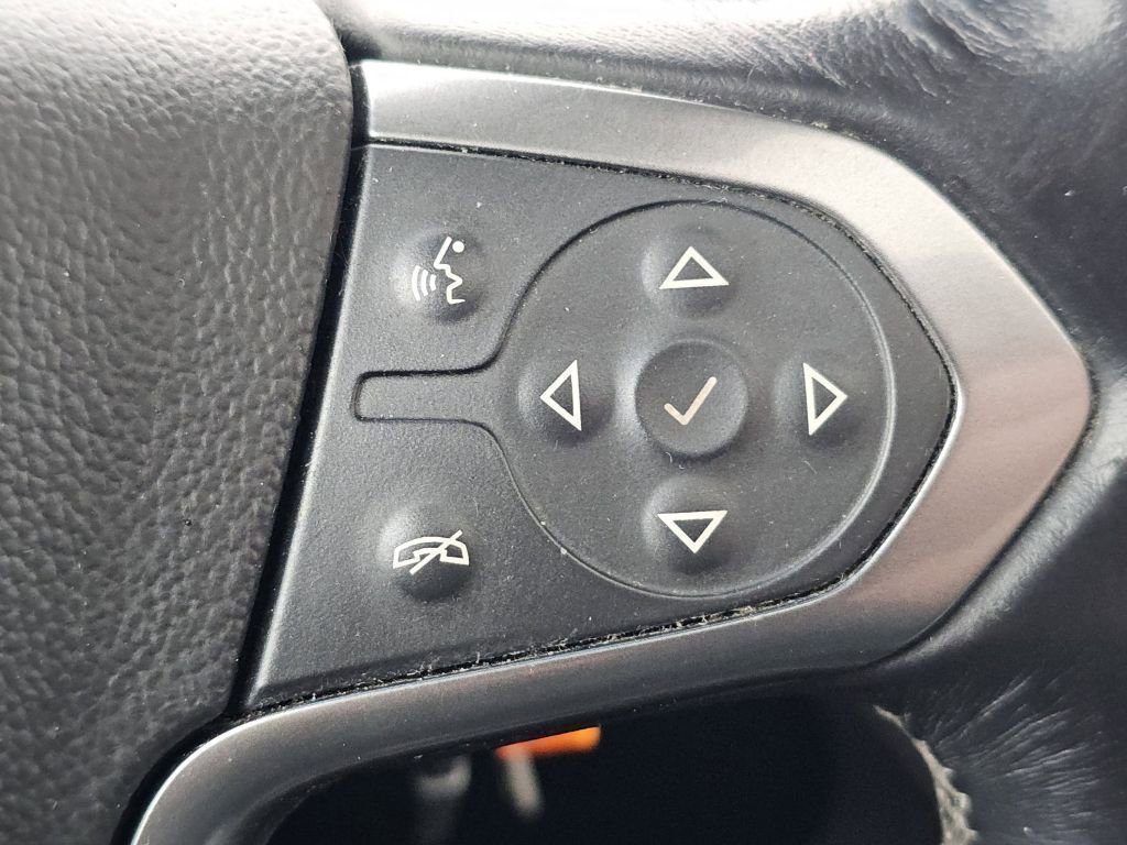 Used 2015 Chevrolet Suburban LT image 16