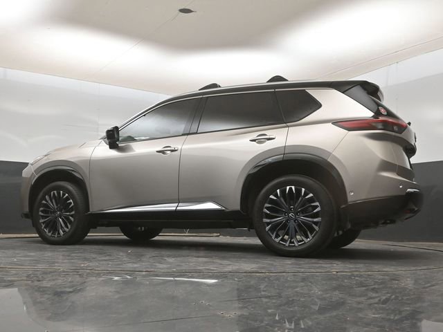 Certified 2025 Nissan Rogue Platinum image 17