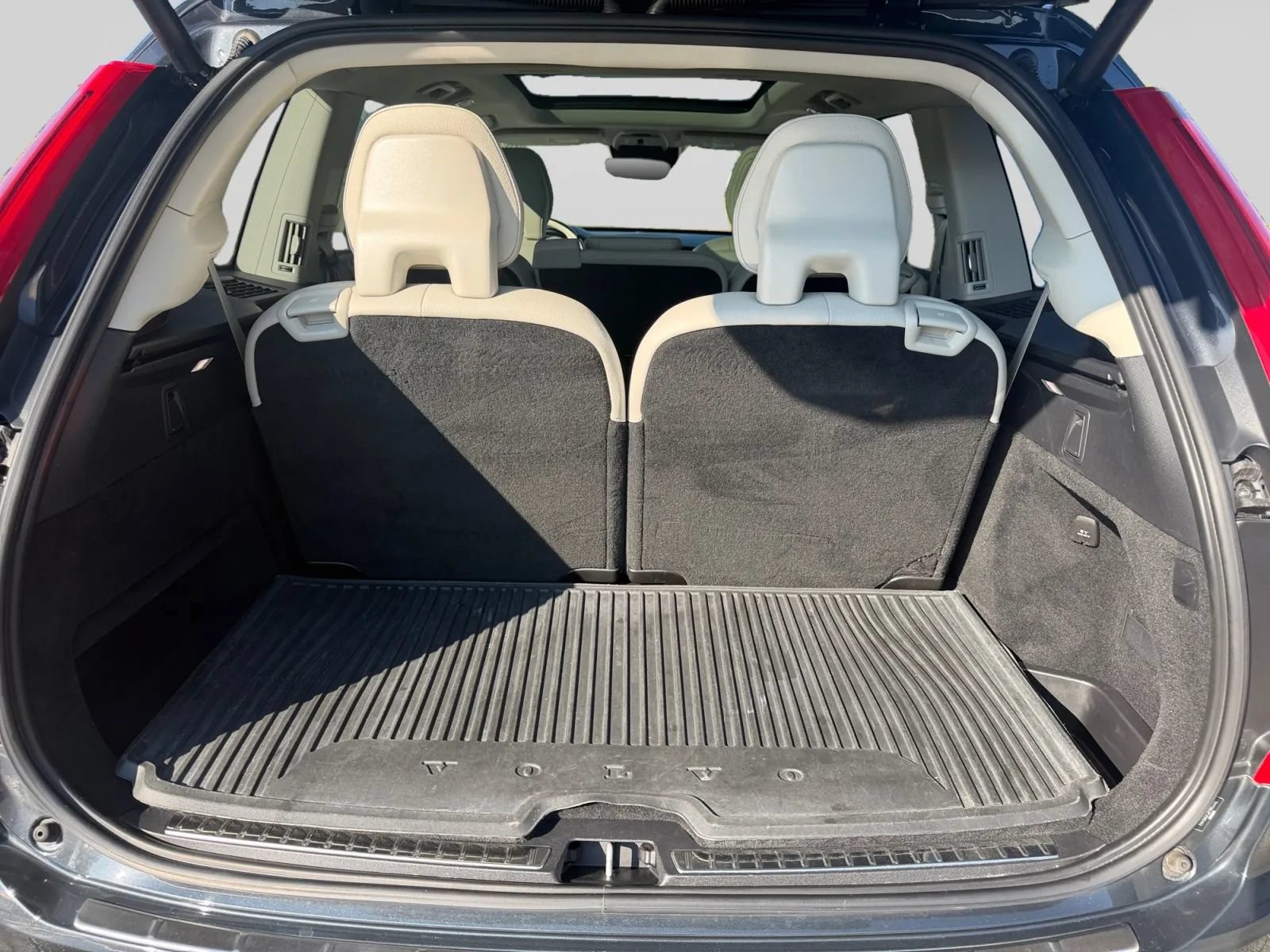 Used 2022 Volvo XC90 T5 Momentum w/ Protection Package Premier FWD image 27