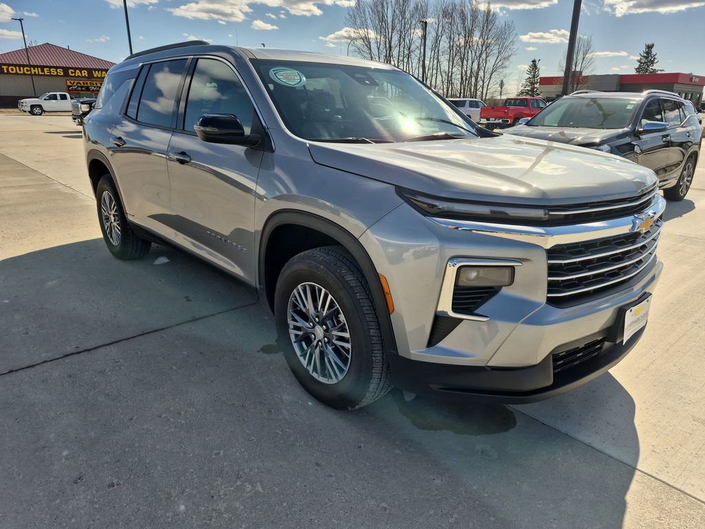 Used 2025 Chevrolet Traverse LT AWD/4WD image 7