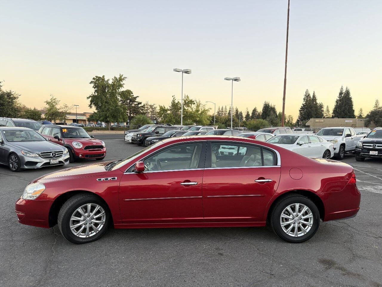 Used 2011 Buick Lucerne CXL w/ Driver Confidence Package FWD image 5