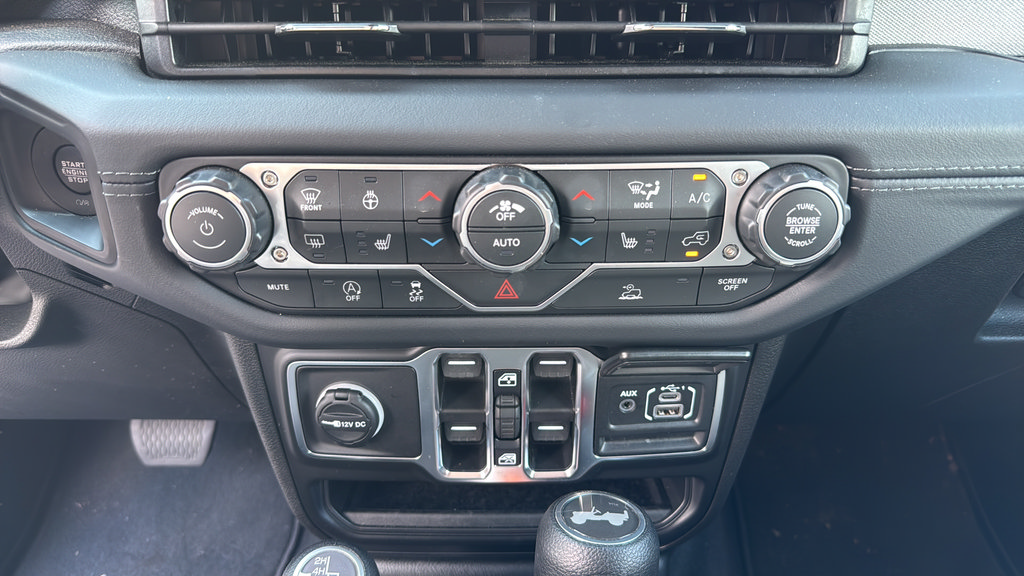 Used 2026 Jeep Wrangler Unlimited Sahara AWD/4WD image 34