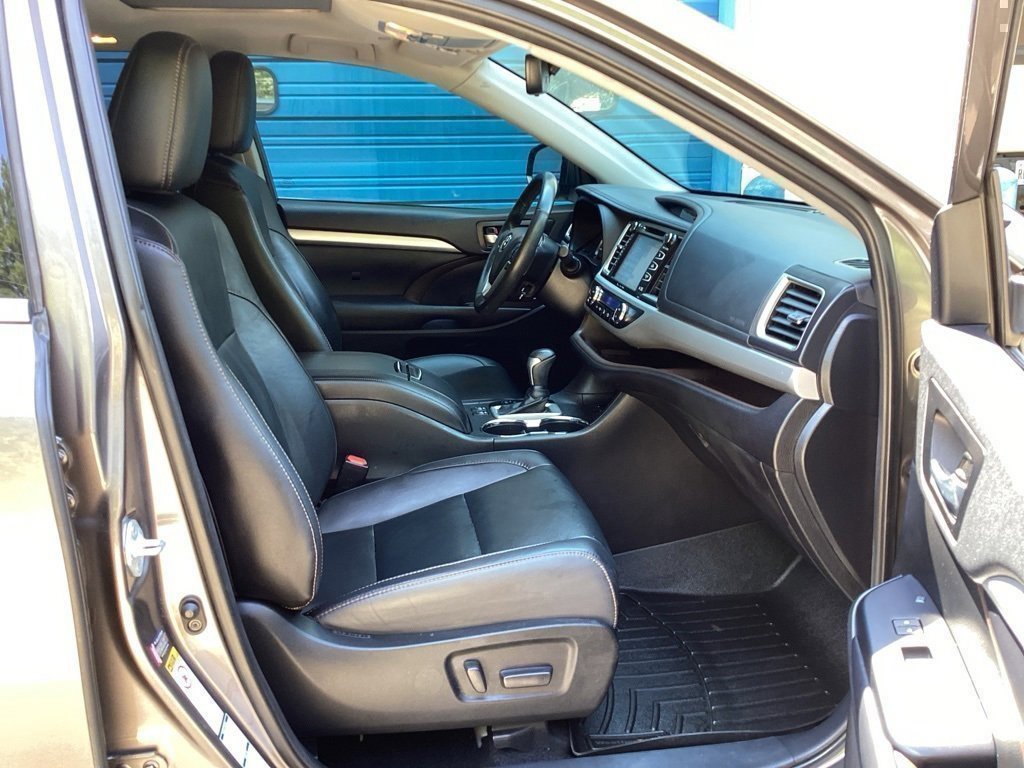 Used 2019 Toyota Highlander XLE image 33