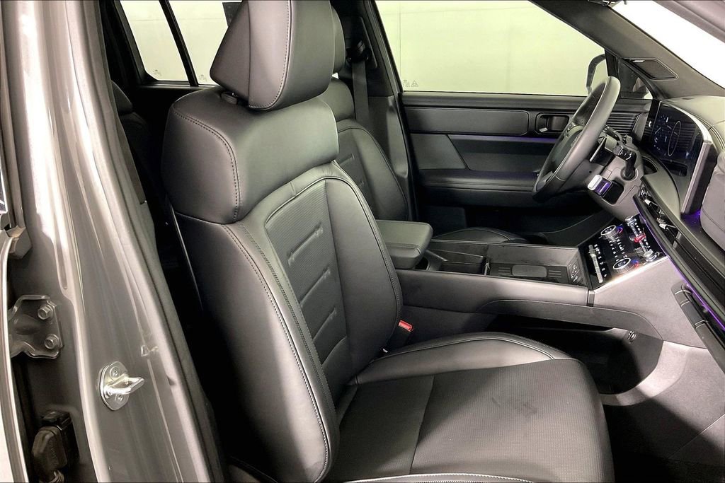 Used 2025 Hyundai Santa Fe Calligraphy AWD/4WD image 9