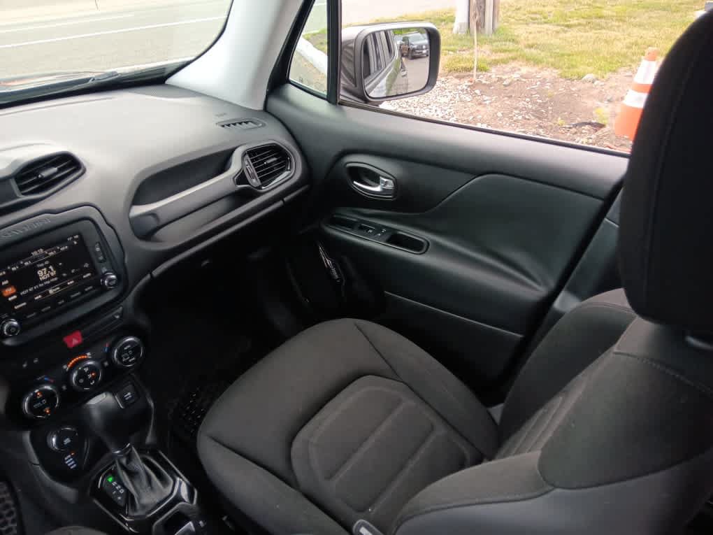 Used 2016 Jeep Renegade Latitude AWD/4WD image 12
