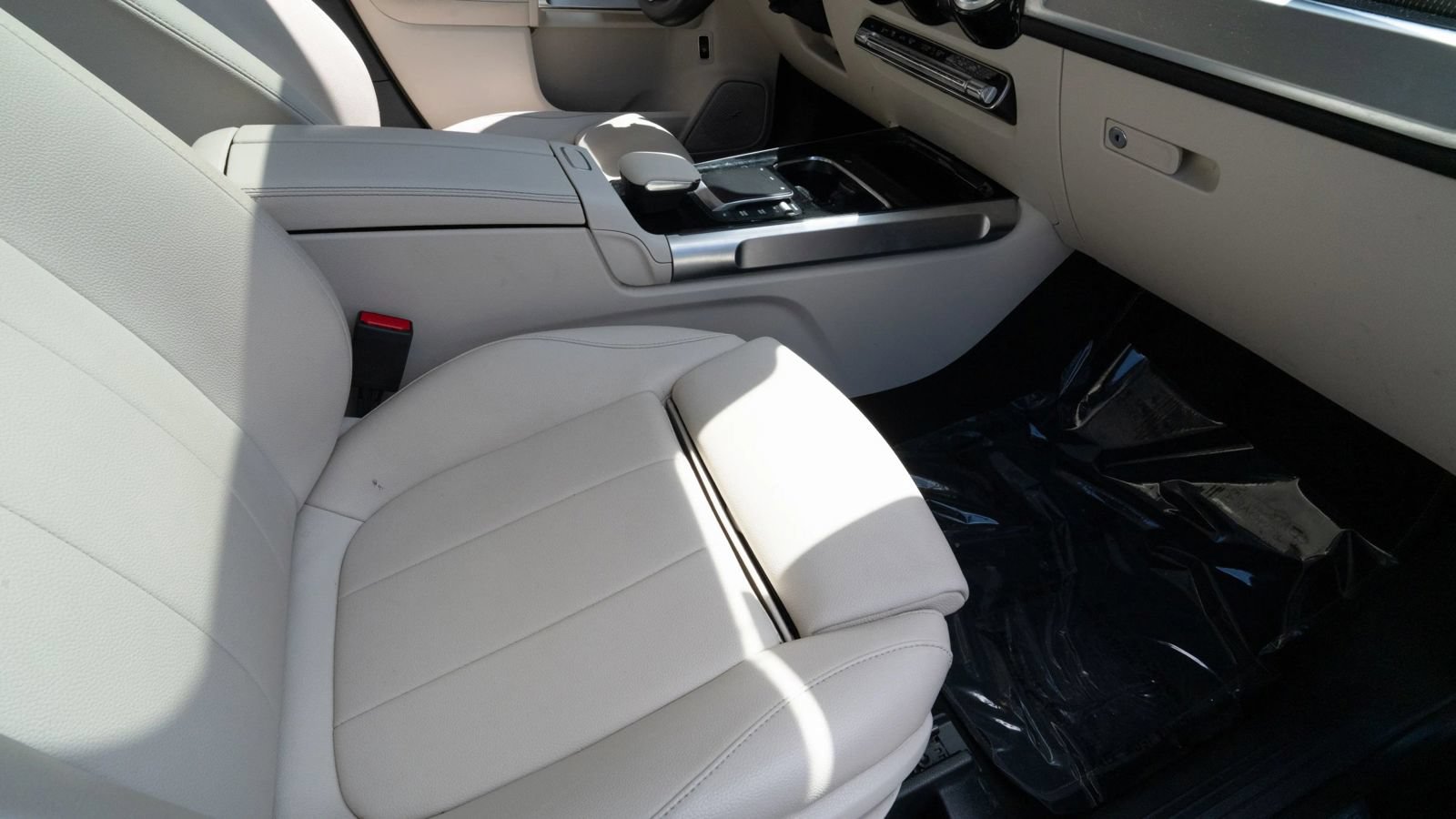 Used 2021 Mercedes-Benz GLB 250 4MATIC w/ Premium Package image 12
