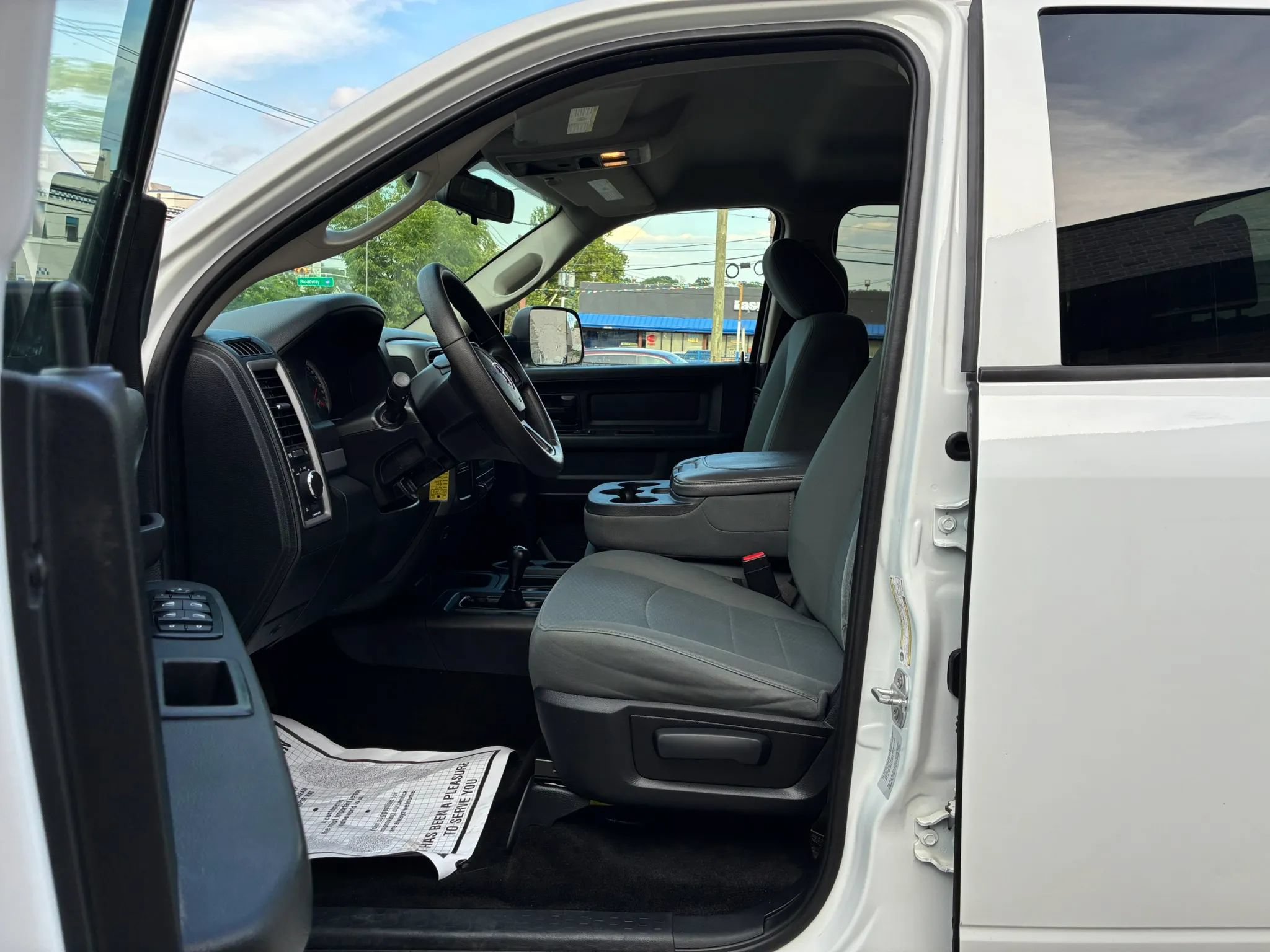 Used 2015 RAM 2500 Tradesman w/ Chrome Appearance Group AWD/4WD image 4