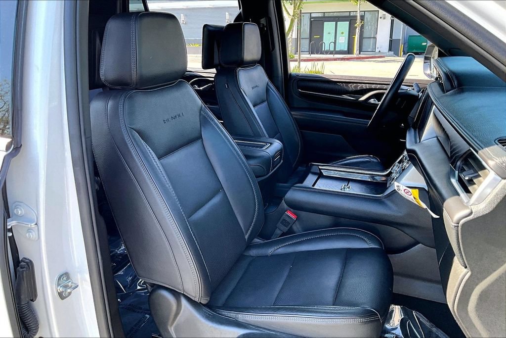 Used 2024 GMC Yukon Denali w/ Advanced Technology Package AWD/4WD image 9